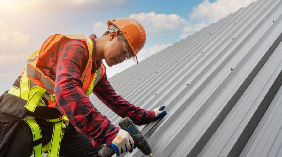 Professional gutter cleaning in Potomac, MD